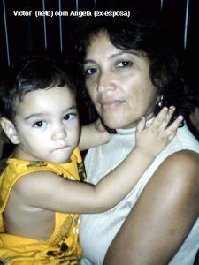 personagem: Victor Kendi (neto) e Angela Brayner (ex-esposa)<br>historia: Victor no colo da avó.<br>