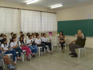 personagem: alunos, professora e depoente<br>historia: depoente contando sua historia de vida para os alunos e professora<br>