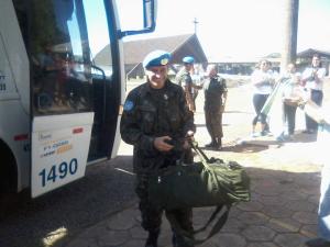 Chefe Wilson desembarcando de sua viagem ao Haiti