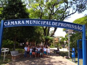 Alunos do 3 ano E visitando um local que marcou a história do Sr. Antonio