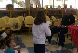 personagem: Bruno  Victorio Meneghetti e alunos da EMEB Neusa Macellaro Callado Moraes<br>historia: Bruno Meneghetti convidado pelos alunos da EMEB que participam do projeto memória Local , consede entrevista<br>