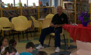 personagem: Bruno  Victorio Meneghetti e alunos da EMEB Neusa Macellaro Callado Moraes<br>historia: Bruno Meneghetti convidado pelos alunos da EMEB que participam do projeto memória Local , consede entrevista<br>