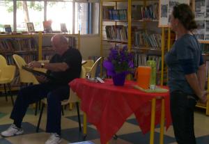 personagem: Bruno  Victorio Meneghetti e  Professora Eliete M.B.Esturari da EMEB Neusa Macellaro Callado Moraes<br>historia: Bruno Meneghetti convidado pelos alunos da EMEB que participam do projeto memória Local , consede entrevista<br>