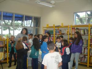 personagem: Alunos e professora Claudia Conde<br>historia: Após a entrevista oferecemos à Cheila um pequeno lanche, que tomamos todos juntos, selando assim o início de uma grande amizade entre nós e a Cheila.<br>