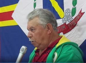 Foi no momento em que ele falava de sua infância.