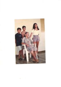 com seus netos; Analice, Marquinho e Aluizio Filho.