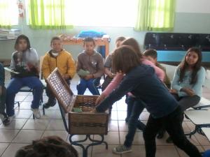 ORGANIZANDO CARTAS NO BAÚ DE MEMÓRIAS