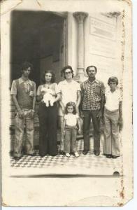 Dona Alice com família