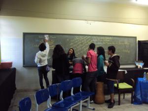 alunos iniciando a organização da entrevista com a senhora Eunice de França