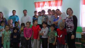 A participação dos pais nos conteúdos e, também, de conhecer sua realidade e história do Assentamento Alvorada e um melhor entendimento sobre suas conquistas no momento. Destacando à valorização do lugar e suas particularidades. E utilizou-se as Tecnologias de Informação e Comunicação (TIC) em rede, o programa PAINT, com o qual construíram desenhos sobre os tipos de casa que conhecem na sua localidade.