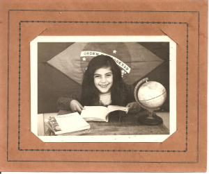 Eu na escola municipal onde comecei meus estudos