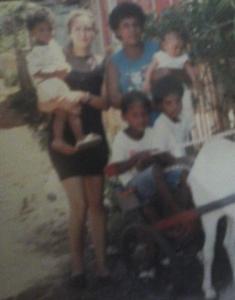 Marta com seus filhos e amiga