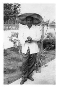 personagem: Dirceu Victor Gomes de Hollanda<br>historia: Meu pai, com um curioso chapéu mexicano, em 1957.<br>