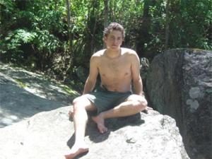 historia: Foto que me lembra do Ano Novo de 2003 para 2004, que passei no Rio de Janeiro. Foi a primeira vez que conheci a cidade e fiquei extasiado. Foi muito legal.
A foto foi tirada por um grande amigo meu que eu adoro.<br>