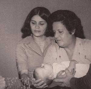 Batizando a filha mais velha Fatima, ao lado da comadre Neusa