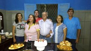 Na foto, está suas filhas, Diana, Lúcia, Fátima, e os filhos Come e João Maria.