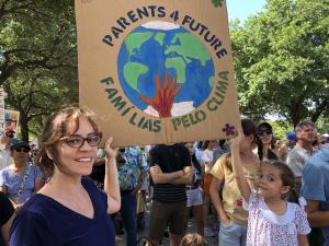 Mariana Menezes e sua filha, Alice Klafke, na Greve Mundial pelo Clima
