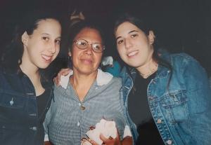 A querida empregada Madalena. Ela é paraguaia e ajudou a criar as duas filhas de Chica, Bel e Cláudia. Ela está aposentada atualmente, mas continua frequentando a casa para visitar a família, pois elas mantêm vínculos de amizade.