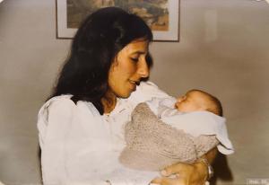 Nascimento da filha Isabel. Imagem registrada na maternidade logo que a Bel nasceu.