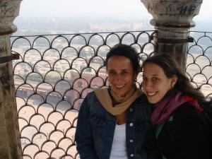 Chica com a filha caçula Isabel em viagem à Índia. Ela conta que foram somente as duas nessa aventura.