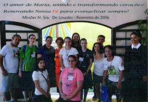 Foto tirada com o Grupo da Igreja que Vitor participa. Eles realizam missões pelo bairro. Vitor está a direita.