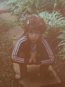 Nesta foto André tinha 5 anos e estava no jardim da casa de sua mãe, no bairro do Planalto Paulista