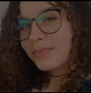 Filha de André moça, com 15 anos de idade.