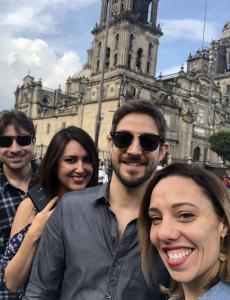 Fabiana e seus amigos próximos, brasileiros e chilenos, na Cidade do México. Se conheceram porque moravam no mesmo bairro, Santa Fé, e acabaram se tornando grandes amigos e viajaram muito juntos.