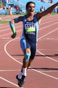Edson comemorando pelo terceiro lugar na final do Mundial de Atletismo nos 100 metros. Essa foi a sua primeira medalha de mundial.