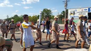 Foto tirada no momento em que Edson estava conduzindo a tocha das Olimpíadas e Paralimpíada Rio 2016. Ele foi convidado para conduzir a tocha na sua terra natal.