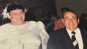 Foto de Rosângela e seu pai no dia do seu casamento. O pai de Rosângela sempre foi, para ela, referência de honestidade, lealdade e fidelidade. Esse foi um dia de muita alegria para seu pai, que teve no genro um amigo, um confidente e um parceiro.