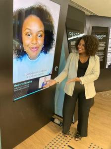 Bia durante a inauguração do Museu da Bolsa de Valores do Brasil, como obra do mesmo, enquanto especialista, sendo a única pessoa negra homenageada como tal.