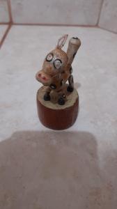 Brinquedo que Antiella ganhou do pai Guilberto, único objeto que tem dele.
