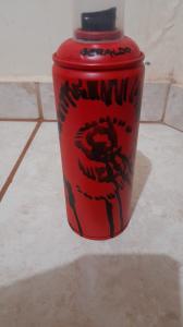 Lata de spray para grafite. A arte salvou a vida de Antiella e o grafite a fez mudar a forma de olhar para a Assistência Social.