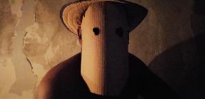 Ensaio fotográfico feito no quarto da casa de Celso. Estudos mediados por arte e terapia, durante o período da pandemia.
Deste ensaio foi produzido o primeiro FOTOLIVRO, Turvo,  pelo labfotocontemporanea.com, sob a orientação de Leonardo Ramadinha.