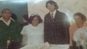 O dia do meu casamento da Marlucia com seu Marido Edvard em 01/04/1978 junto com  meus pais, Marlucia aguarda seu vestido como recordação desse momento.