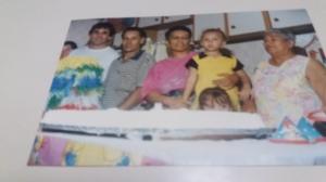 Aniversário de 4 anos de Ana Paula,filha da Marlucia, ela está no colo da madrinha, que é a irmã, Maria da Glória, e o cunhado Alfredo e a mãe  da Marlucia direita.