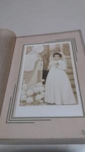 Primeira comunhão de Marlucia em 1961 com 8 anos, a vela ela guarda como recordação desse momento.