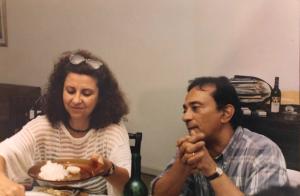 Dora e seu cunhado Alcir Henrique da Costa, jantando.
Alcir também era do PCB. Durante a Ditadura, foi preso e torturado por meses.