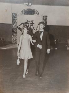 Foto da formatura da Oitava Série com o amigo Josivaldo Cardoso de Oliveira, no salão do refeitório da usina de Rafard. Marilda estava com 12 anos.