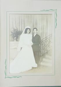 Foto tirada no dia do casamento de Dide e de seu marido, Roque. Ela estava com 28 anos. Dide não queria fazer festa, mas sua mãe fez questão de fazer por ser a única filha mulher.