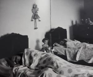 Quarto de infância da Irani. Na foto aparece a sua boneca preferida chamada Ivana Cristina.