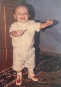 Hélcio em uma fotografia do álbum comemorativo de 01 ano de idade, em abril de 1986, na cidade de Itamaraju, BA.