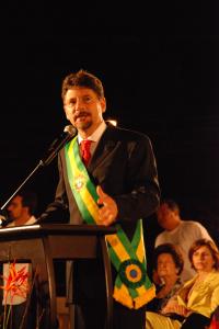 Posse de Binho Marques no cargo de governador do Acre, marco que simboliza o início de uma nova etapa na condução política e administrativa do estado.