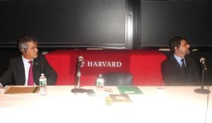 Jorge Viana e Binho Marques na Universidade de Harvard, em registro de Aníbal Diniz, durante conferência realizada no Centro David Rockefeller de Estudos Latino-Americanos, nos Estados Unidos. Na ocasião, os dois compartilharam a experiência do Acre na construção de um modelo de desenvolvimento sustentável, apresentando ao público internacional iniciativas que transformaram o estado em uma referência mundial em sustentabilidade.