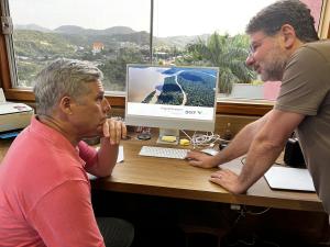 Binho Marques recebe em sua residência o ministro do Desenvolvimento Agrário, Paulo Teixeira, em reunião voltada à discussão do Projeto Puxirum, iniciativa relacionada ao fortalecimento da agricultura e do desenvolvimento sustentável.