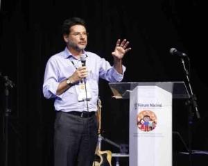 Binho Marques durante sua participação no 15º Fórum Nacional da UNDIME (União Nacional dos Dirigentes Municipais de Educação), contribuindo com reflexões sobre políticas públicas e os desafios da educação pública no Brasil.