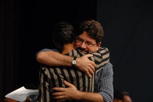Binho Marques em abraço com sua antiga amiga e aliada Marina Silva, em um gesto de afeto e parceria construído ao longo de uma trajetória comum na vida pública e na defesa de causas socioambientais.