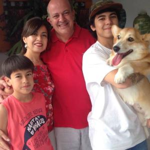 Minha família. Também tenho uma menina, a Mel! Trazer um animal na família modifica tudo! Agrega!