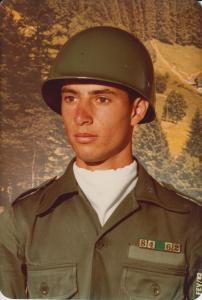 Fase do Exército: quando se entra, ainda é um moleque! Lá, se cria uma identificação, disciplina, mesmo ainda sendo resistente. Lembro-me do nosso sargento que era rígido, mas no fim, você já está mudado. Uma coisa que se leva pro resto da vida, também pelo respeito às pessoas.